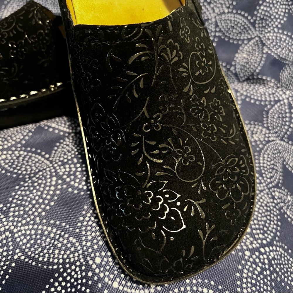 Algeria Nursing Clogs, Size 41, Women’s size 10. Gently used.